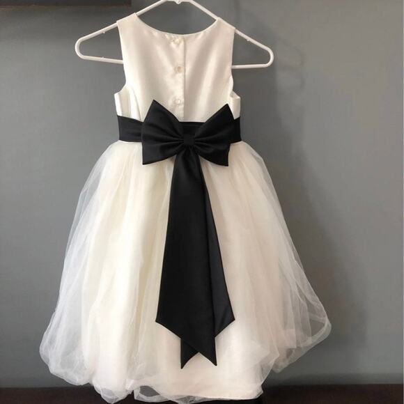 David's bridal tulle Flower Girl Dress detachable satin large bow sash size 7 - Picture 2 of 11